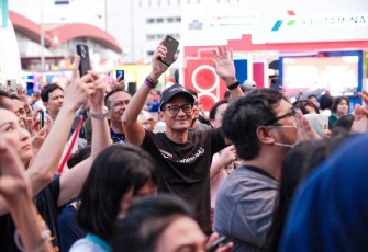 Menparekraf Sandiaga Uno berbaur saat menikmati BNI Java Jazz Festival 2024 di JIExpo Kemayoran Jakarta 