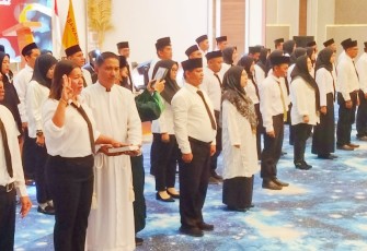 51 Panitia Pengawas Pemilu Kelurahan dan Desa se-Kabupaten Bintan di Ambil Sumpah Jabatan 