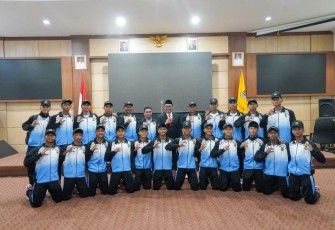 Wali Kota Cilegon Helldy Agustian bersama Atlet Popda XI Kota Cilegon 