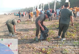 Aksi Bersih Bersih Pesisir
