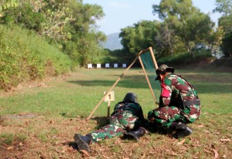 Latihan menembak prajurit Kodim 0801/Pacitan 