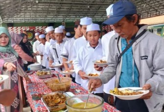 Kodim 0616/Indramayu Lakukan Pemotongan Kurban dan Makan Bersama 
