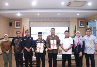 Penyerahan sertipikat Pemkot Depok dan Pemprov Jabar