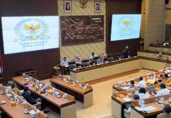 Bupati Roby Sampaikan Pandangan dalam Rapat Panja Terkait 26 RUU Kabupaten/Kota Bersama Komisi II DPR RI 