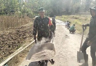 Karya bakti bersama warga desa binaan 