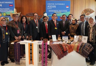 Tenun Ikat Sikka NTT dan Sekomandi Sulbar Diminati Pengunjung Pameran IG di Jenewa 
