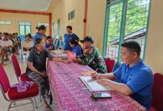 Pelayanan kesehatan satgas Yonzipur 5/ABW di puskesmas Badau
