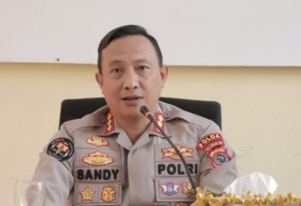 Kabid Humas Polda NTT Kombes Pol Ariasandy saat memberikan keterangan pers di Mapolda NTT