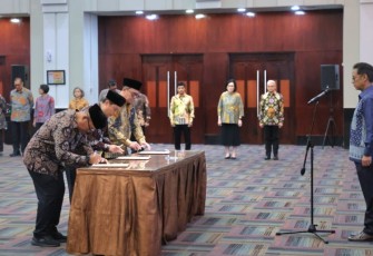 Menkes Budi Gunadi Sadikin saat melantik pejabat dan direksi rumah sakit di Jakarta 