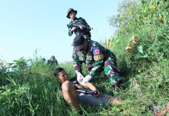 Latihan hanlan prajurit lanud Husein Sastranegara, Kamis (1/8)