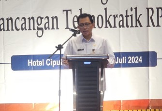 Dirjen Bangda Kemendagri Restuardy Daud 