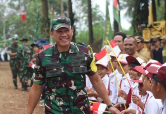 Kadispenad Brigjen TNI Kristomei Sianturi 