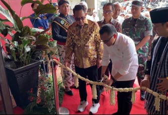 Dandim 0806/Trenggalek Letkol Czi Yudo Aji Susanto mendampingi Menteri PANRB dalam peresmian MPP di Kabupaten Trenggalek 