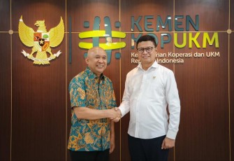MenkopUKM Teten Masduki bersama Kepala BPOM Taruna Ikrar di Jakarta 