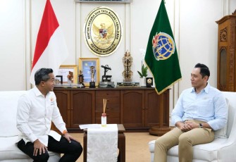 Menteri ATR/BPN Agus Harimurti Yudhoyono saat menerima Ketum KADIN Anindya Bakrie di Jakarta 