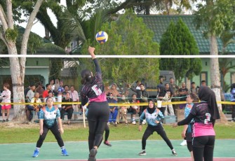 Turnamen bola voli Guntur Geni Cup di perbatasan 