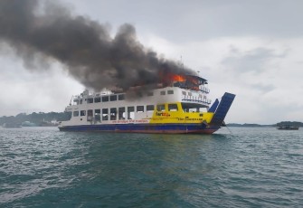 Kapal Roro KMP Tandeman terbakar 