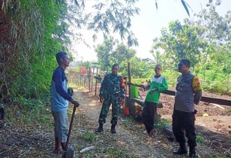 Komsos Babinsa bersama warga binaannya