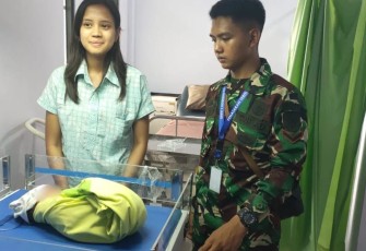 Prajurit TNI Selamatkan Bayi yang Dibuang Orang Tuanya 