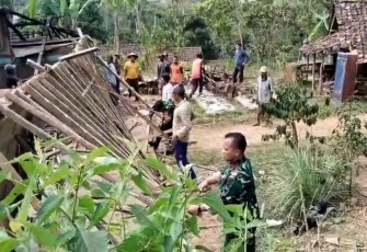 Bantu rehab rumah warga binaan 