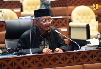 Menteri PU Dody Hanggodo dalam rapat kerja dengan Komisi V DPR RI, Selasa (3/12)