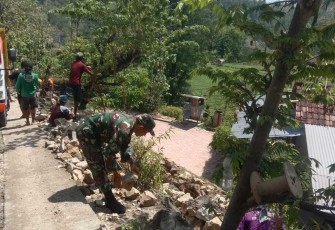 Bangun plesengan jalan wilayah desa binaan 