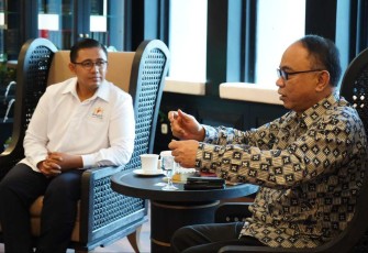 Menkop Budi Arie Setiadi bersama Wakil Ketum Kadin Bidang Peternakan, Cecep Muhammad Wahyudin di Jakarta 