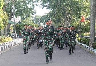 Latihan defile prajurit Yonarmed 12 Kostrad, Senin (30/12)