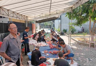 Situasi Pemotongan Daging Kurban oleh Warga Tanjungsari Regency Kota Blitar di Momen Idul Adha 1445 H / 2024 Masehi (Foto : Faisal NR / Klikwarta.com)