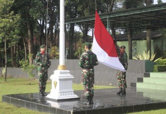 Upacara bendera prajurit Menarmed 2 Kostrad, Senin (8/1)