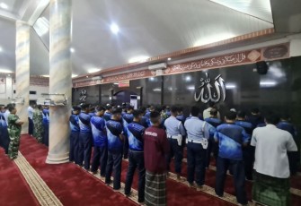 Subuh berjamaah personel Lanud Husein Sastranegara Bandung, Jum'at (12/1)