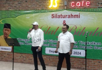 Hasbullah Rahmad saat memberikan sambutan dalam Silaturahmi dan Halalbihalal di kediaman H Sarmili, Minggu (21/4)