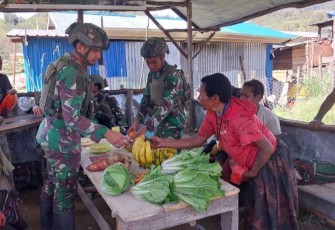 Ksatria Buaya Putih borong hasil bumi masyarakat 