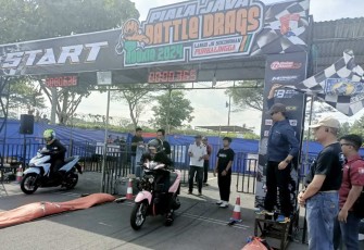 Danlanud J.B Soedirman Letkol Pnb Tatag Onne Setiawan melepas peserta drag bike, Minggu (19/5)