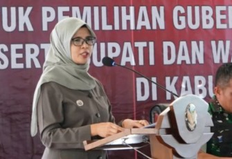 Bupati Blitar Rini Syarifah Saat Berikan Sambutan di Acara Pelantikan PPS Pilkada Kabupaten Blitar Tahun 2024
