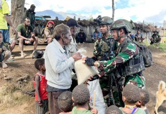 Peduli warga kedukaan di kampung Jenggernok distrik Gome, Kabupaten Puncak