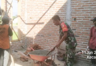 Bantu bangun rumah warga desa binaan 