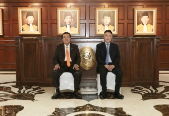 Ketua Mahkamah Agung Prof Dr H M Syarifuddin bersama Ketua Delegasi Mahkamah Agung China