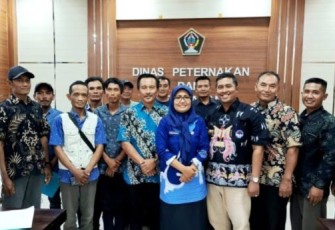 Pemkab bersama DPRD Kabupaten Blitar Berikan Bantuan Hibah Kambing ke Poktan Sub Peternakan