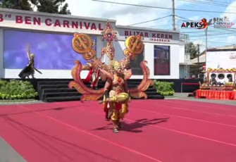 Salah Satu Peserta BEN Carnival Kota Blitar Menampilkan Etnik Budaya dari Negara India