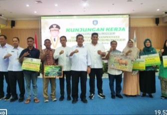 Gubernur Kepri Serahkan Bantuan Rp 60,6 Miliar untuk 9 Kecamatan di Bintan 