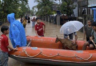 Banjir merendam tiga desa di Kabupaten Aceh Jaya, Tim Reaksi Cepat BPBD setempat dikerahkan guna mengevakuasi warga terdampak, Minggu (18/08)