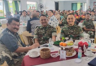 Dandim 0833/Kota Malang Letkol Arm Aris Gunawan (kanan) saat menghadiri acara puncak peringatan HUT ke-64 Rindam V Brawijaya, Jum'at (30/8/24)