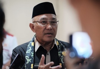 Walikota Depok Mohammad Idris saat memberikan keterangan pers usai launching Depok Go Bersih, Kamis (12/9) 