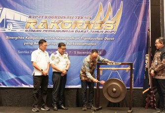 Sekertaris Ditjen Hubdat Tatang Rustandi resmi membuka rakornis di Padang Sumbar, Kamis (11/7)
