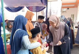 Pengajian dan pemberian santunan anak yatim jamaah pengajian ibu-ibu muslimah