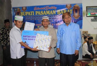 Bupati Pasbar saat Safari Ramadan di Masjid Batu Durian Tibarau