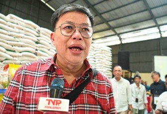 Wakil Ketua Komisi IV DPR RI Alex Indra Lukman saat melakukan Kunjungan Kerja Spesifik (Kunsfik) ke Gudang Bulog, Ngabean, Kartasura, Sukoharjo