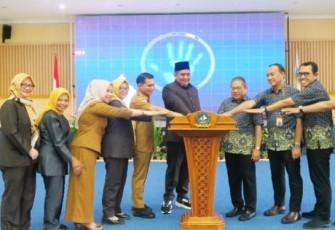 Bupati Bintan Roby Kurniawan SPWK saat Launching UHC