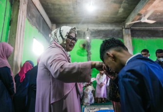 Ketua Umum Pikori BP Batam Serahkan Bantuan Sembako